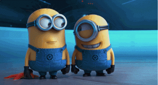 Minion inflável gigante cai em estrada e provoca acidente de trânsito