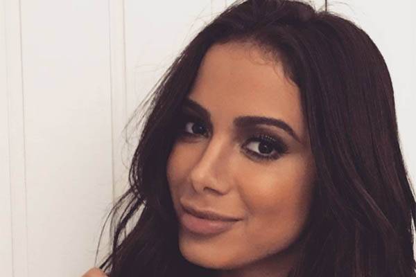 Fã faz tatuagem gigante de Anitta e cantora reage na internet: “‘Estou chocada”