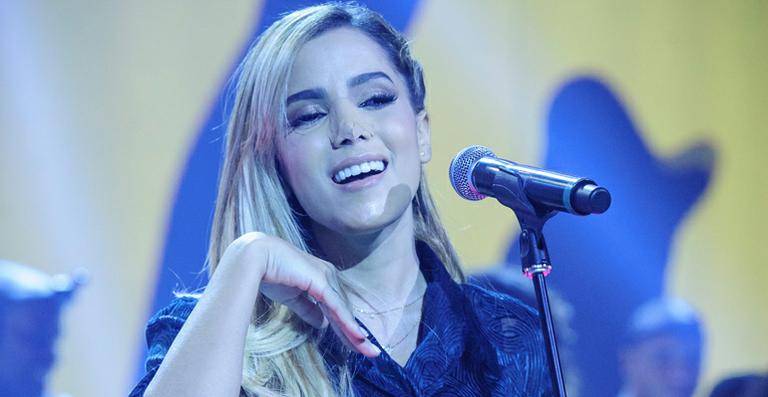 Recalcadas, deixem o nariz da Anitta em paz!