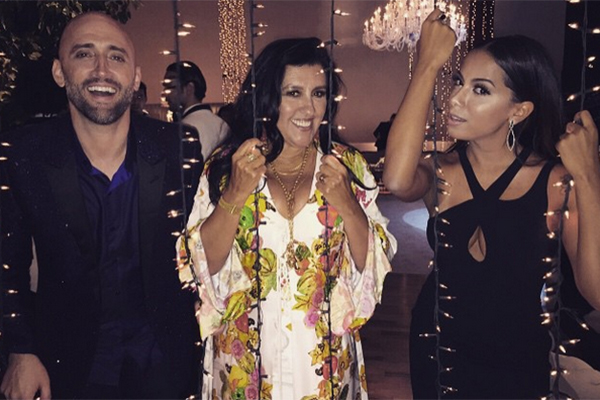 Anitta usou vestido de rede popular em casamento? Comparação provoca polêmica na internet