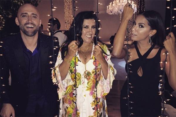 Anitta usou vestido de rede popular em casamento? Comparação provoca polêmica na internet