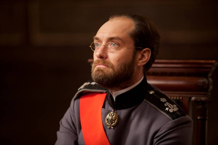 Jude Law: o marido traído do romance Anna Karenina