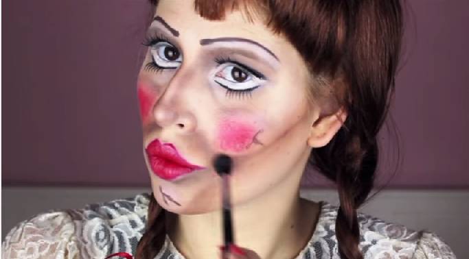 Aprenda a se maquiar como Annabelle, a boneca do mal do filme que é recordista de bilheteria