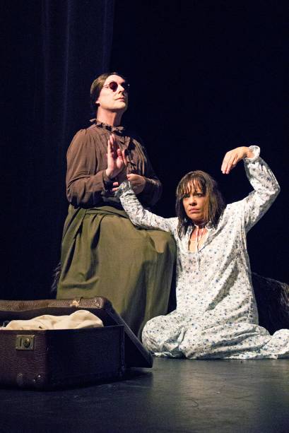 Cena Anne Sullivan e Helen Keller, sob direção de Roberto Cordovani