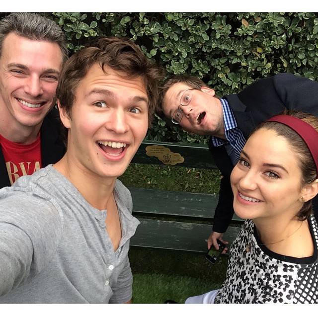 Ansel Elgort e Shailene Woodley recriam cena de A Culpa É das Estrelas. Veja as fotos