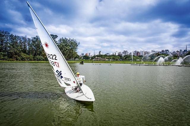 Curso no Yatch Club Santo Amaro ensina a velejar