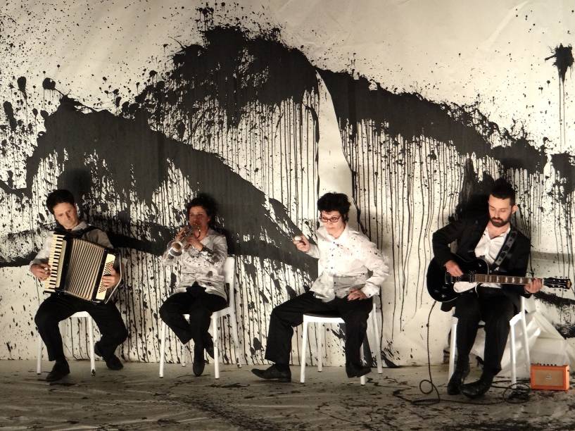 Puzzle: o texto foi apresentado com grande sucesso na Alemanha Puzzle: o texto foi apresentado com grande sucesso na Alemanha