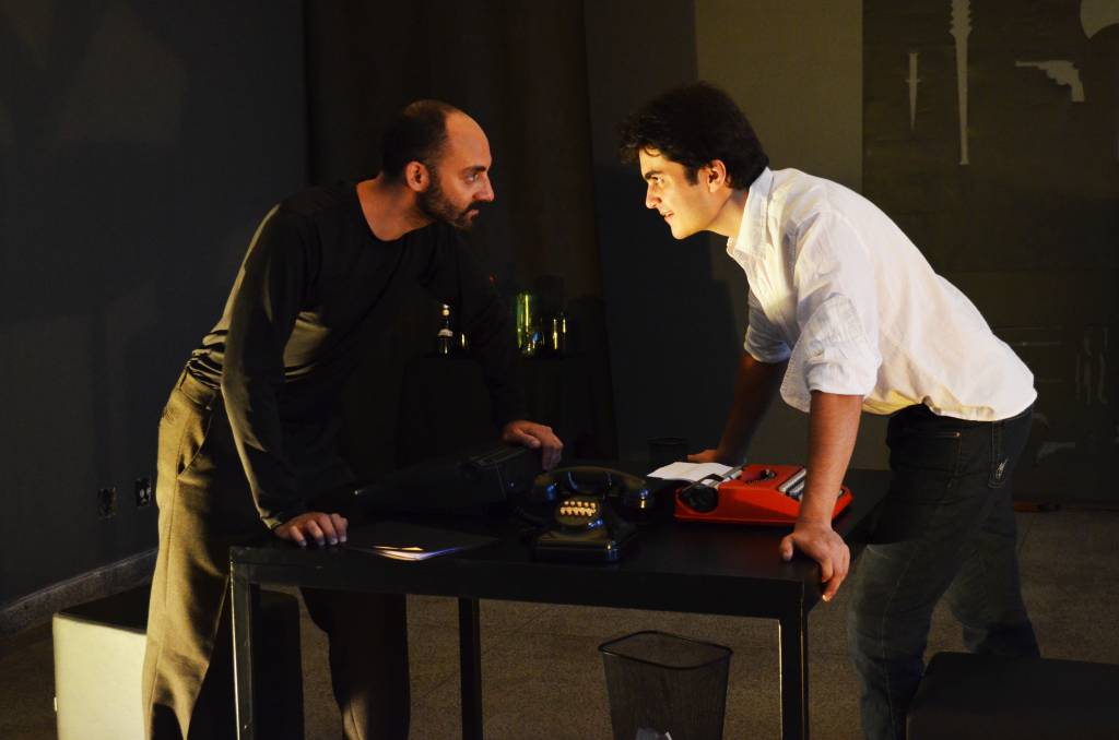 Jorge Minicelli e André Magalhães em cena: peça de Ira Levin é montada pela primeira vez no Brasil Jorge Minicelli e André Magalhães em cena: peça de Ira Levin é montada pela primeira vez no Brasil
