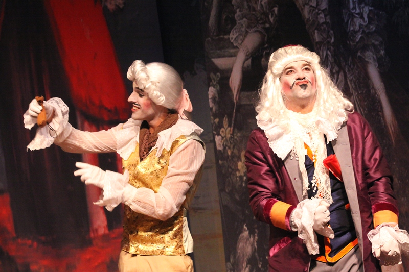 Os atores Lucas Nadin, no papel de Horácio, e Beto Nasci, como Arnolfo Os atores Lucas Nadin, no papel de Horácio, e Beto Nasci, como Arnolfo