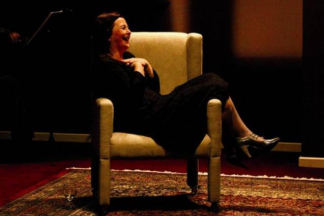 Rosana Stavis protagoniza o monólogo dramático Árvores Abatidas ou para Luís Mello Rosana Stavis protagoniza o monólogo dramático Árvores Abatidas ou para Luís Mello