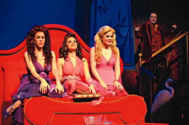 Maria Clara Gueiros, Sabrina Korgut e Renata Ricci: As Bruxas de Eastwick Maria Clara Gueiros, Sabrina Korgut e Renata Ricci: As Bruxas de Eastwick