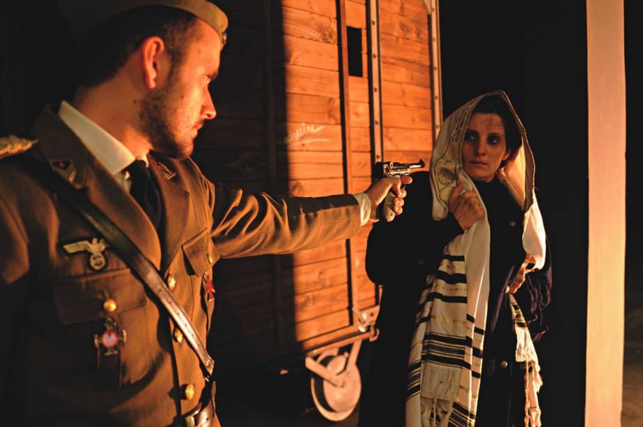 Fábio Redkowicz e Patricia Pichamone: paralelo entre a Guerra de Troia e a II Guerra Mundial Fábio Redkowicz e Patricia Pichamone: paralelo entre a Guerra de Troia e a II Guerra Mundial