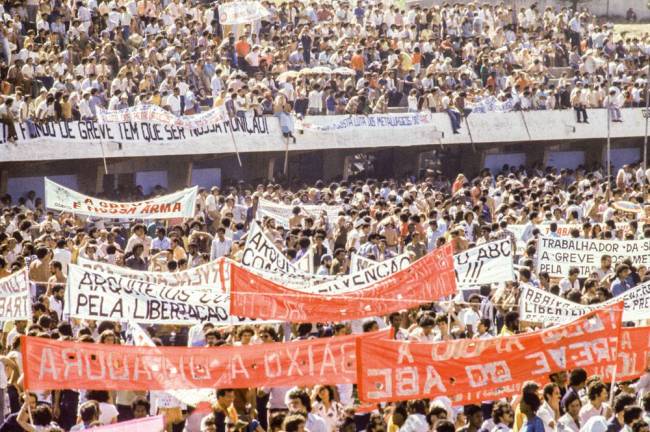 Assembleia dos metalurgicos do ABC, no Estádio de Vila Euclides