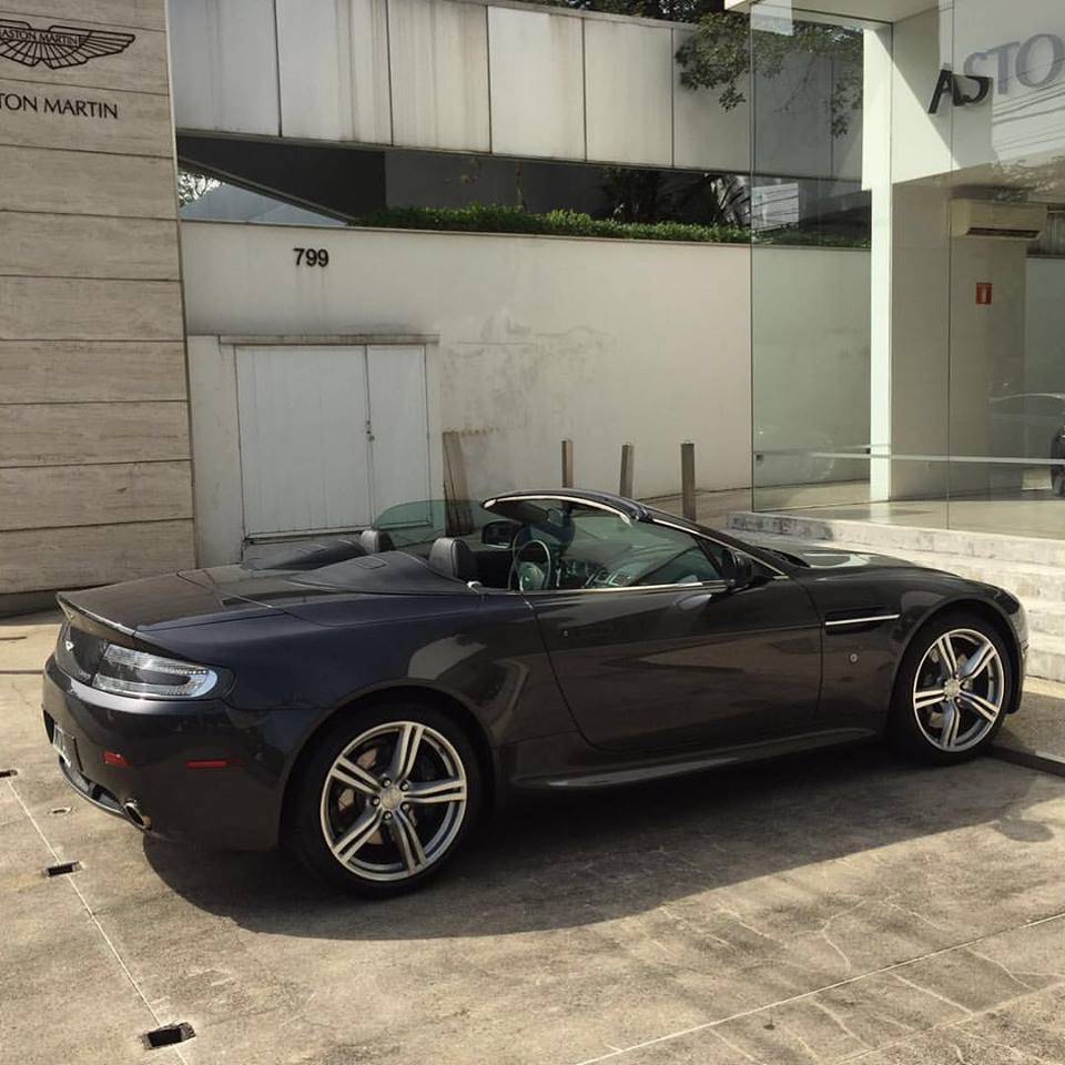 O futuro da montadora Aston Martin no Brasil