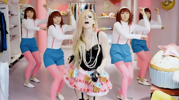 avril-lavigne-hello-kitty-600×337