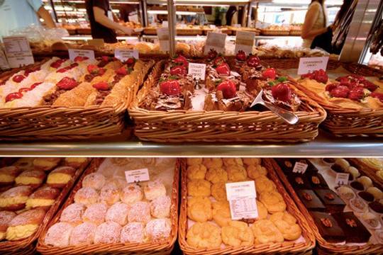 Bakery Itiriki: da longa lista de quitutes, faz sucesso o kare pan, um pão recheado com frango, batata e cenoura levemente picantes, temperados por curry