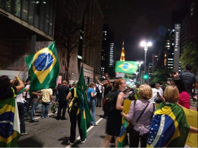 Trecho de conversa entre Lula e Dilma cai na internet e famosos protestam nas redes sociais