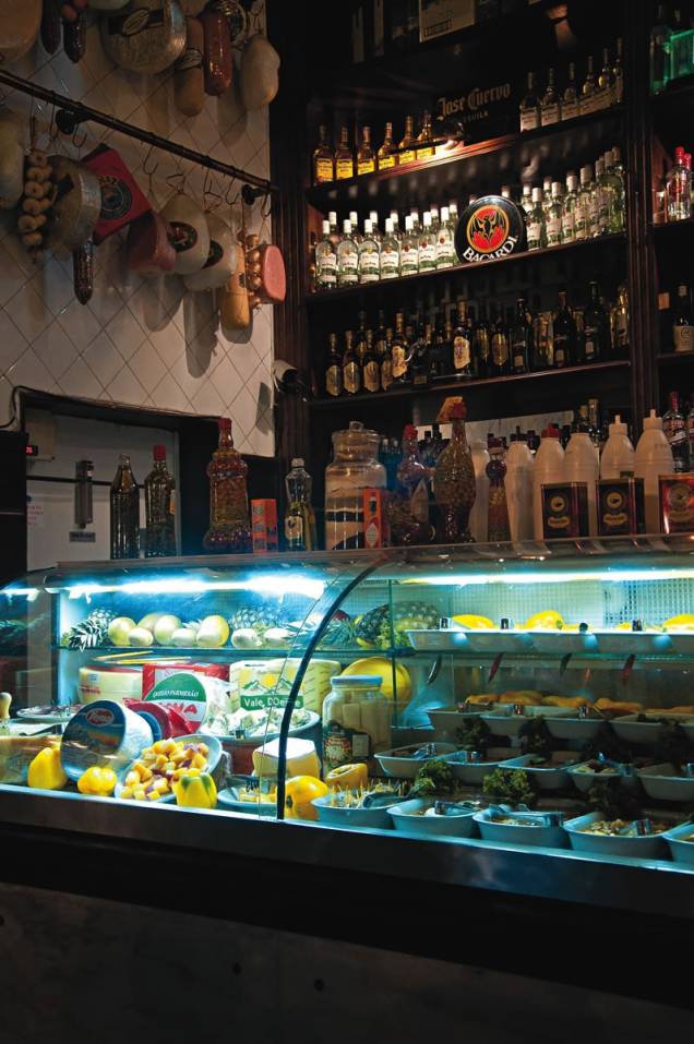 Bar Central: vitrine de acepipes Bar Central: vitrine de acepipes
