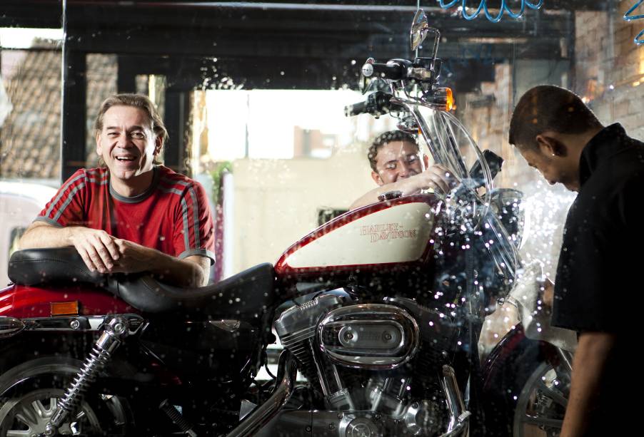 Bar do Santa: bar com serviço de lava-rápido para motos Bar do Santa: bar com serviço de lava-rápido para motos