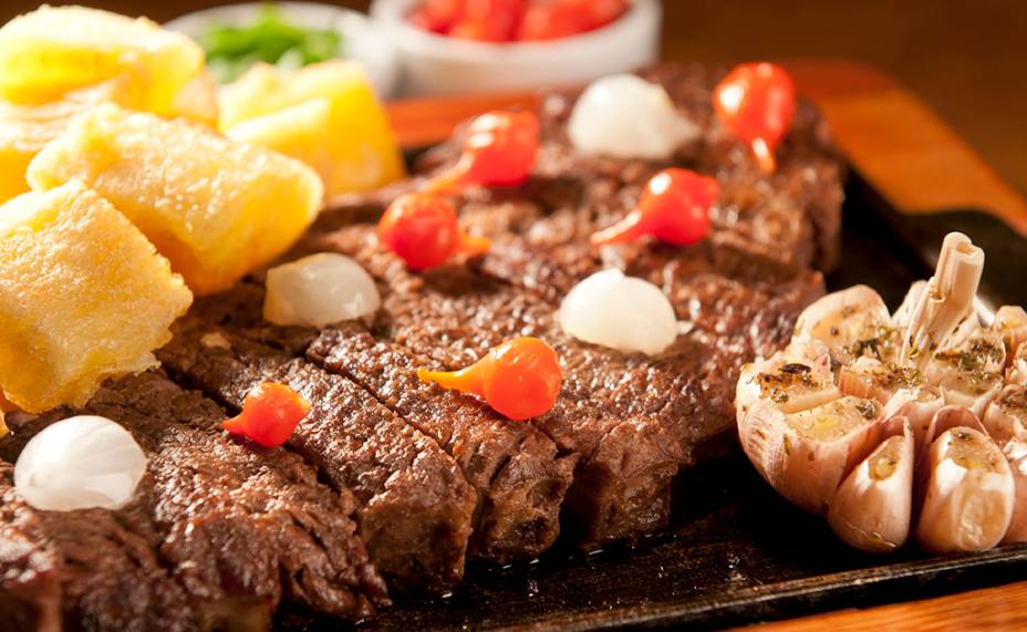 Carne de sol na companhia de mandioca Carne de sol na companhia de mandioca