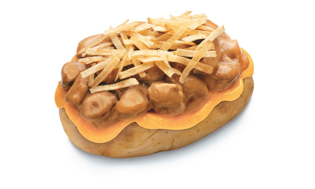 batata-assada-com-estrogonofe-de-carne-cheddar-e-batata-palha-roasted-potato-divulgacao.jpeg