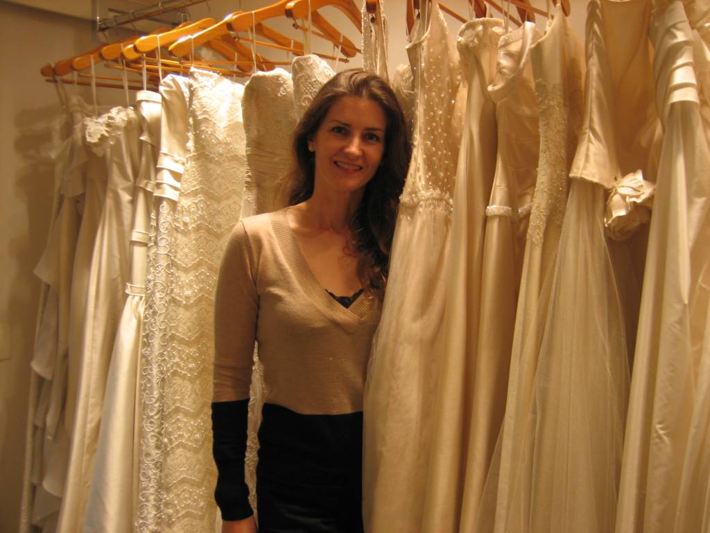 Grife faz liquidação de vestidos de noiva com descontos de até 70%