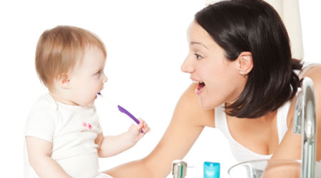 Quando incluir a pasta dental com flúor na limpeza bucal das crianças?