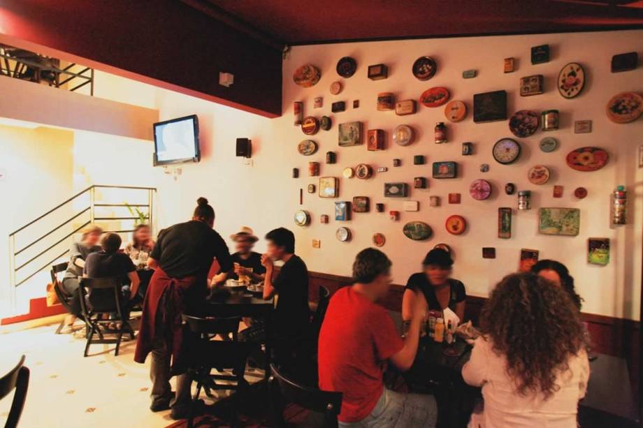 No cardápio do Benina Bar: sanduíche de pernil no pão francês No cardápio do Benina Bar: sanduíche de pernil no pão francês