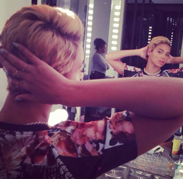 Beyoncé de cabelo curto