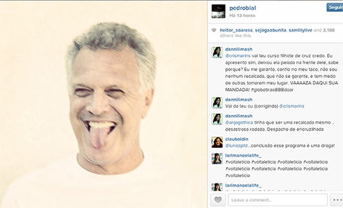 Pedro Bial apaga foto de Letícia do BBB 14 e posa mostrando a língua