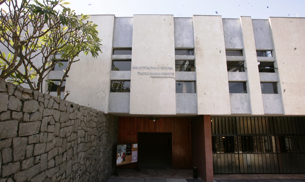 biblioteca-municipal-paulo-setubal-onde-funciona-o-teatro-zanoni-ferrite-fernando-moraes.jpeg