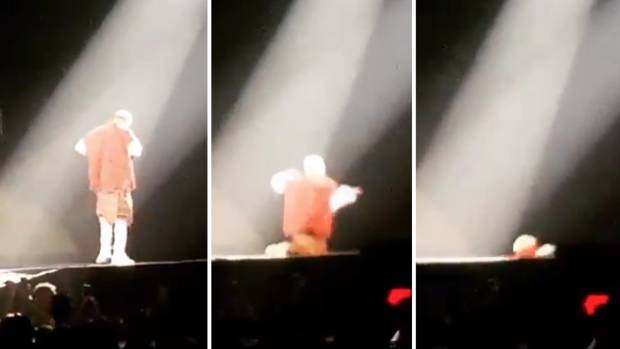 Justin Bieber se distrai e cai do palco; confira o vídeo