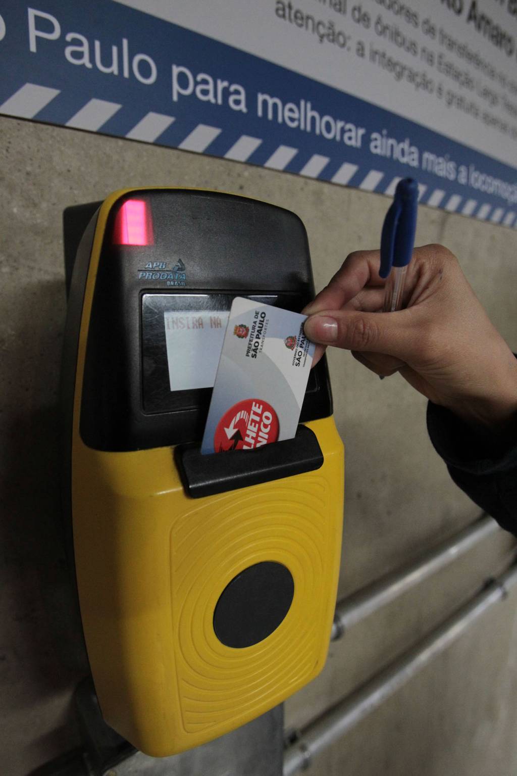 Polícia prende seis por suspeita de fraude em bilhete único