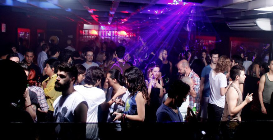 Baladas para entrar de graça no fim de semana