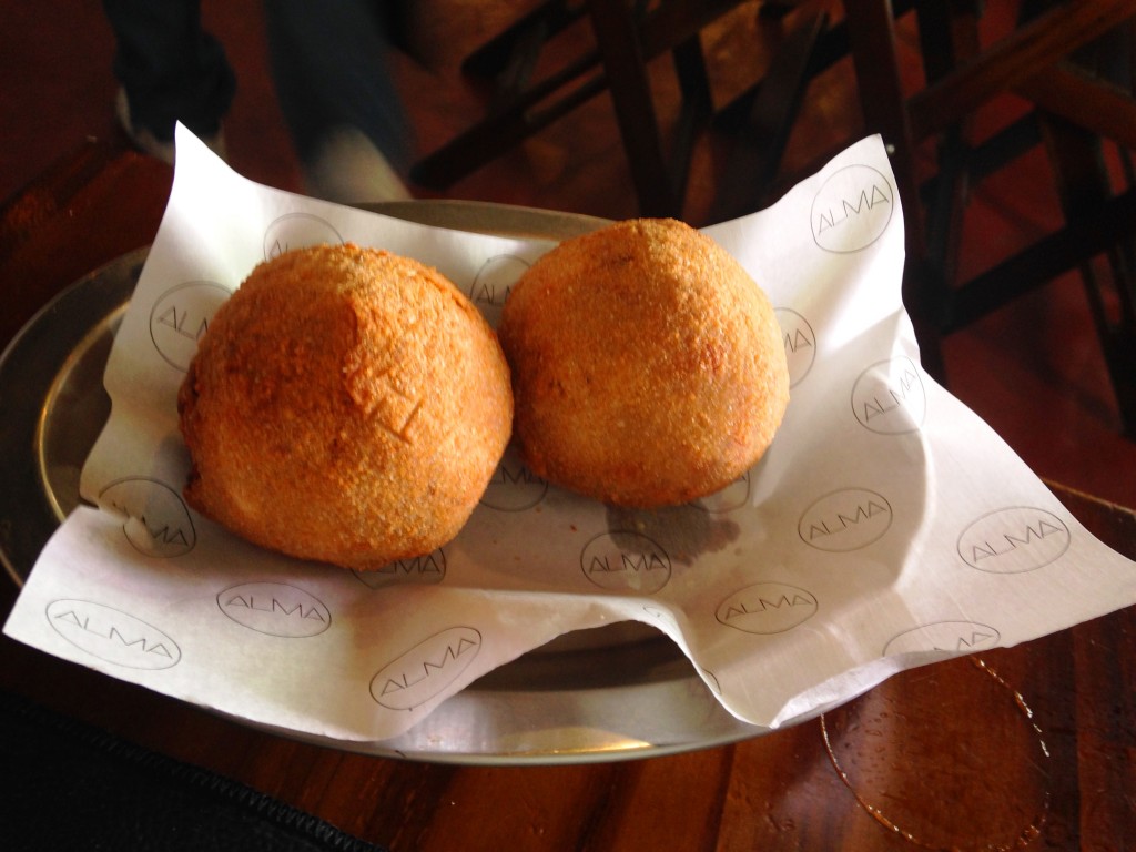 Bolovo: R$ 7,00 no Alma Esquina (Foto: Helena Galante)