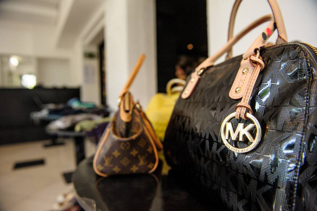 Brechó beneficente tem bolsa Louis Vuitton a 800 reais