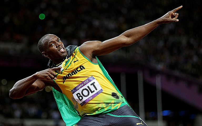 Bolt é “atropelado” por cameraman após levar ouro no Mundial de Atletismo