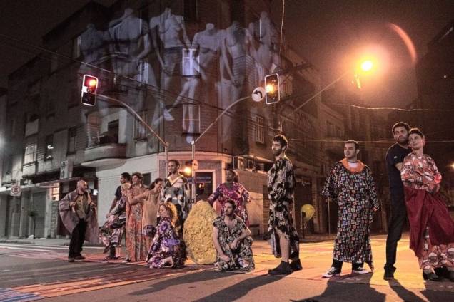 Bom Retiro 958 Metros: espetáculo de rua encenado pelo Teatro da Vertigem Bom Retiro 958 Metros: espetáculo de rua encenado pelo Teatro da Vertigem