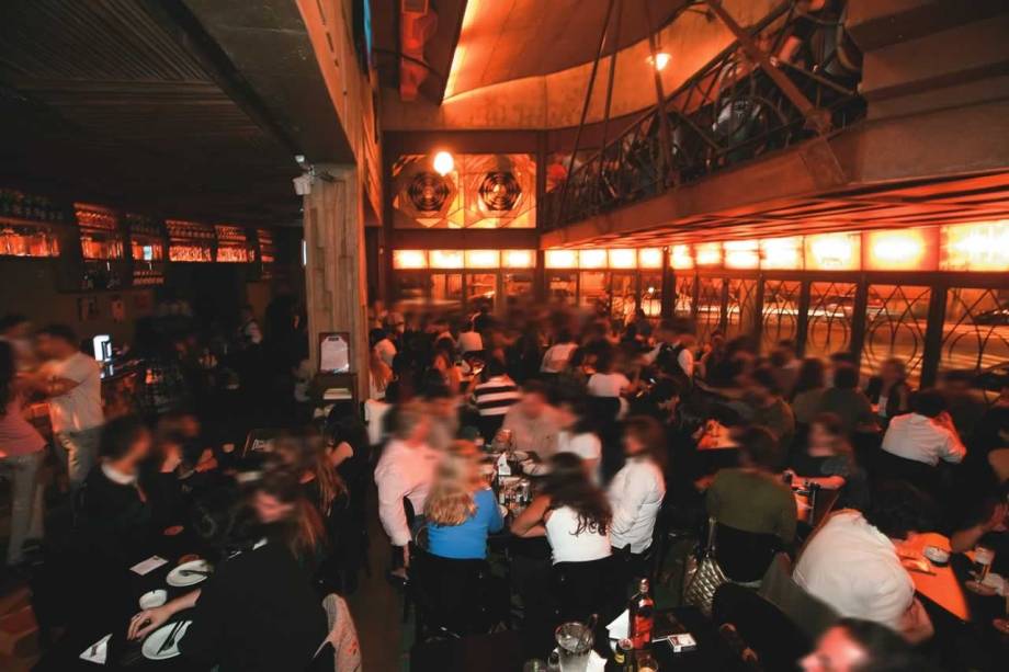 No Itaim Bibi: disputado salão do Boteco Ferraz é ponto de agito e paquera No Itaim Bibi: disputado salão do Boteco Ferraz é ponto de agito e paquera