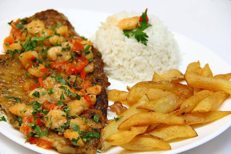 Linguado ao molho de lulas e camarões, prato servido no Boteco São Paulo Linguado ao molho de lulas e camarões, prato servido no Boteco São Paulo