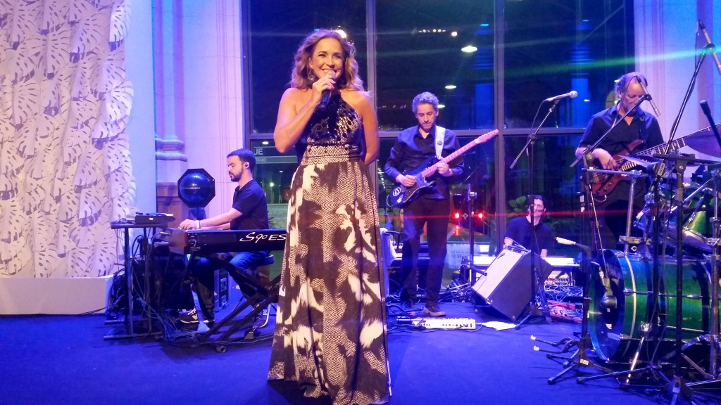 Daniela Mercury foi a responsável por animar os convidados da noite (Foto: Tatiana Izquierdo)