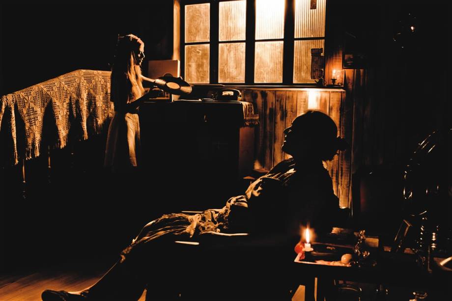 Kelzy Ecard e Natália Gonsales em Breu: atração de abertura Kelzy Ecard e Natália Gonsales em Breu: atração de abertura