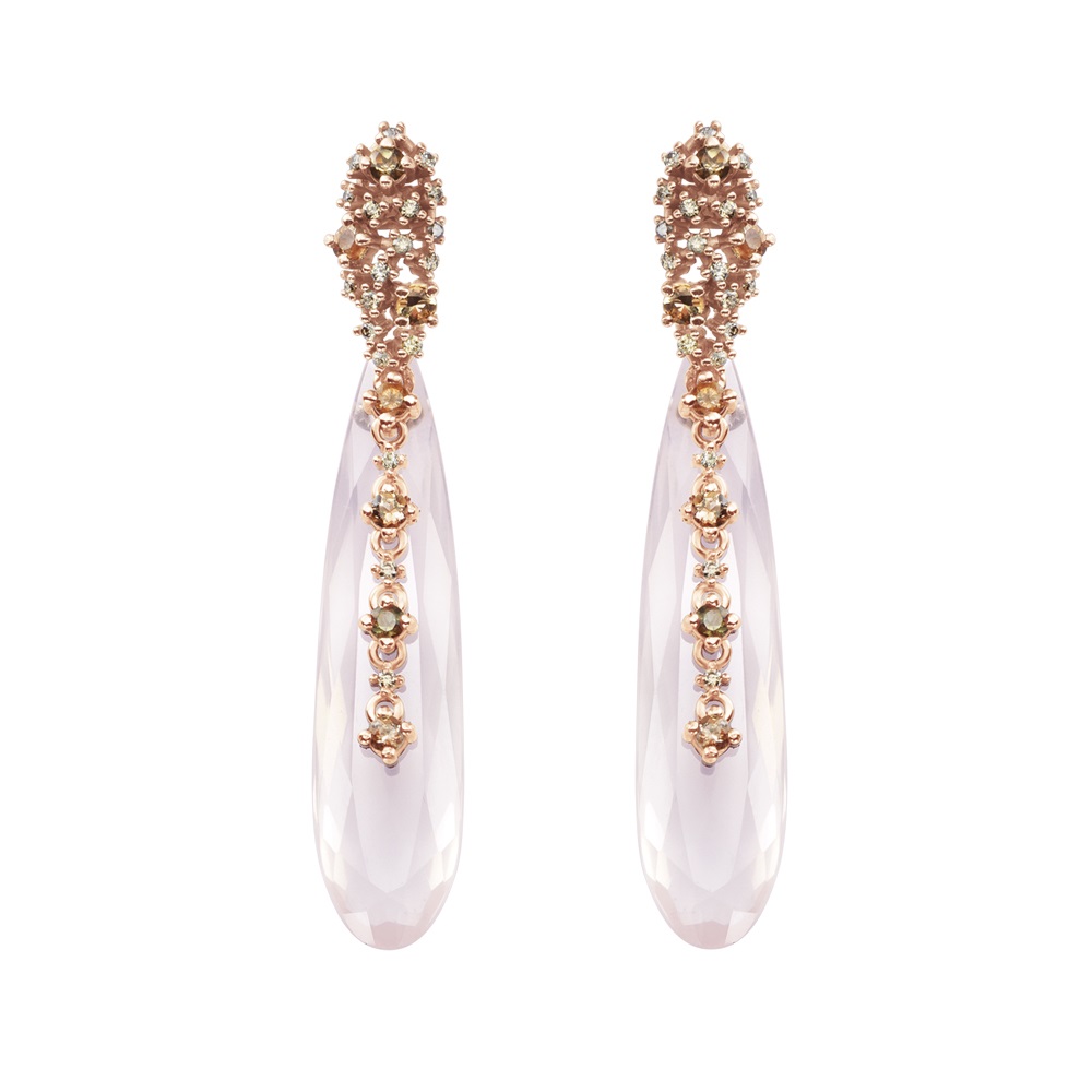 O brinco Antoniette foi de R$ 3690,00 para R$ 2583,00: ouro rosê, diamantes, andalusitas e quartzo rosa