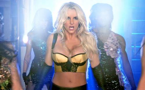 Novo clipe de Britney Spears tem sadomasoquismo, chicote e carrões; assista a ‘Work Bitch’