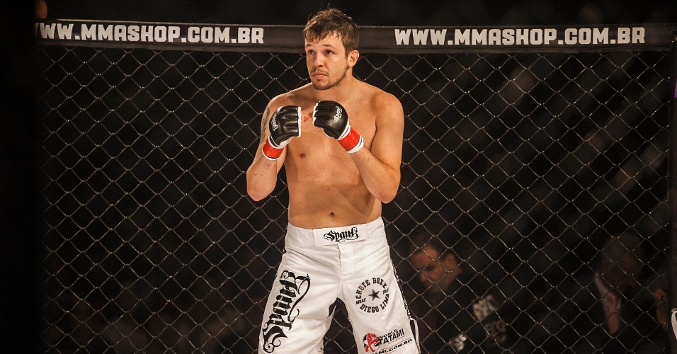 bruno-scornavacca-entra-no-octogono-para-sua-estreia-no-mma-1355701177249_956x500.jpeg