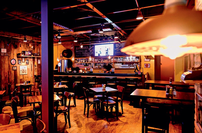 O salão: decoração rústica O salão: decoração rústica