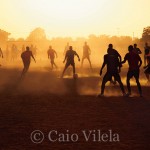 Pelada ao p&ocirc;r-do-sol, em Burkina Faso, no oeste africano (Cr&eacute;dito: Caio Vilela)
