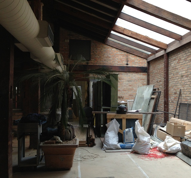 O sal&atilde;o em reformas: ser&aacute; transformado em uma brasserie asi&aacute;tica (Foto: Ryan Kim)