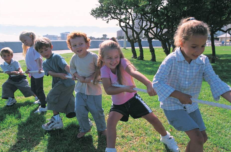 Cabo de guerra: jogos para pais e filhos se divertirem juntos Cabo de guerra: jogos para pais e filhos se divertirem juntos