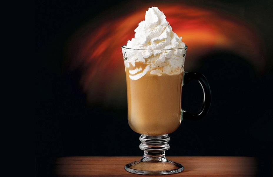 Café Soberano: café expresso, conhaque, licor de cacau, leite condensado e chantilly